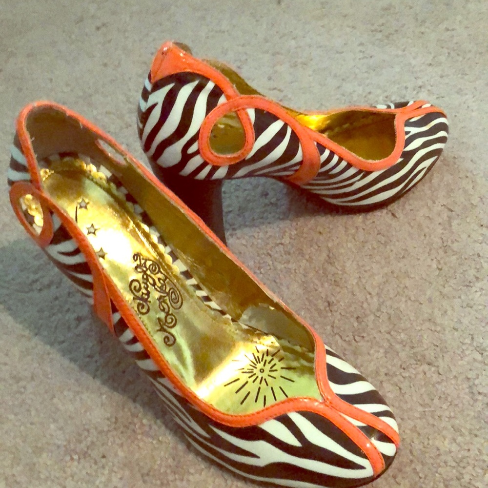 Super Cute Pumps size 8